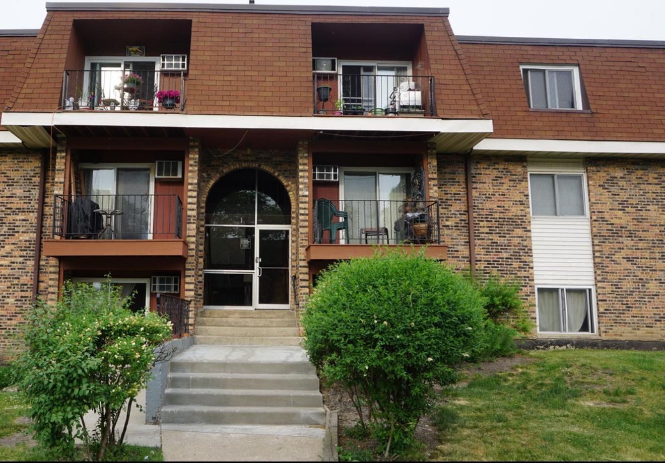 1195 Meadow Lane 114 Property Photo 1