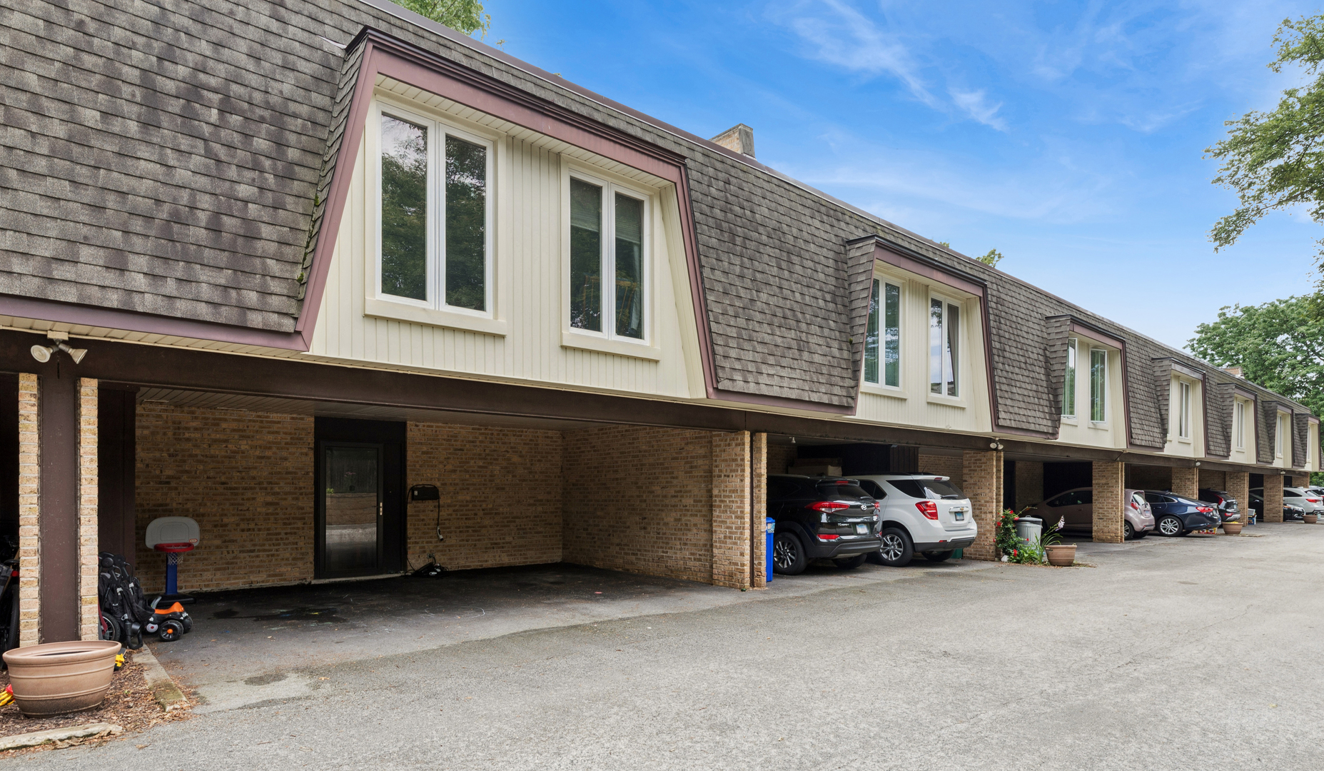 1835 Tanglewood Drive G Property Photo 1