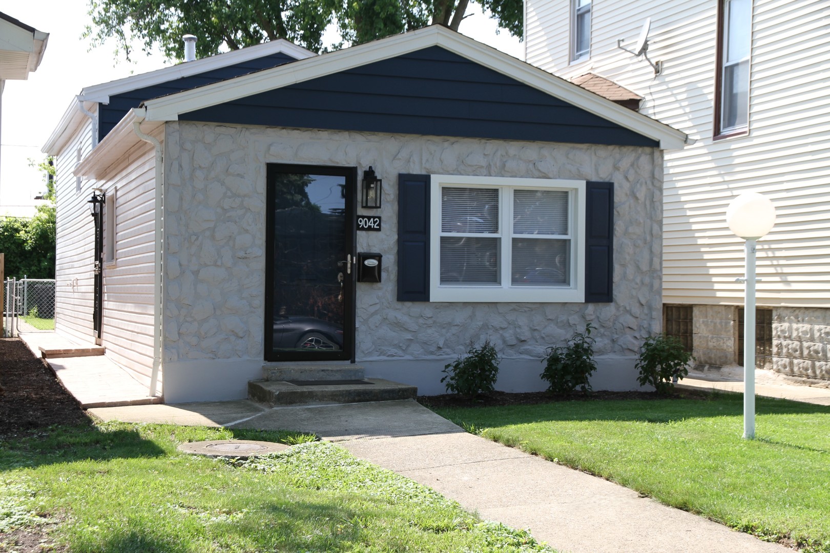 9042 S Emerald Avenue Property Photo 1