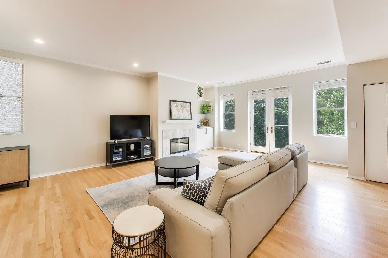 844 W Diversey Parkway 3e Property Photo 3