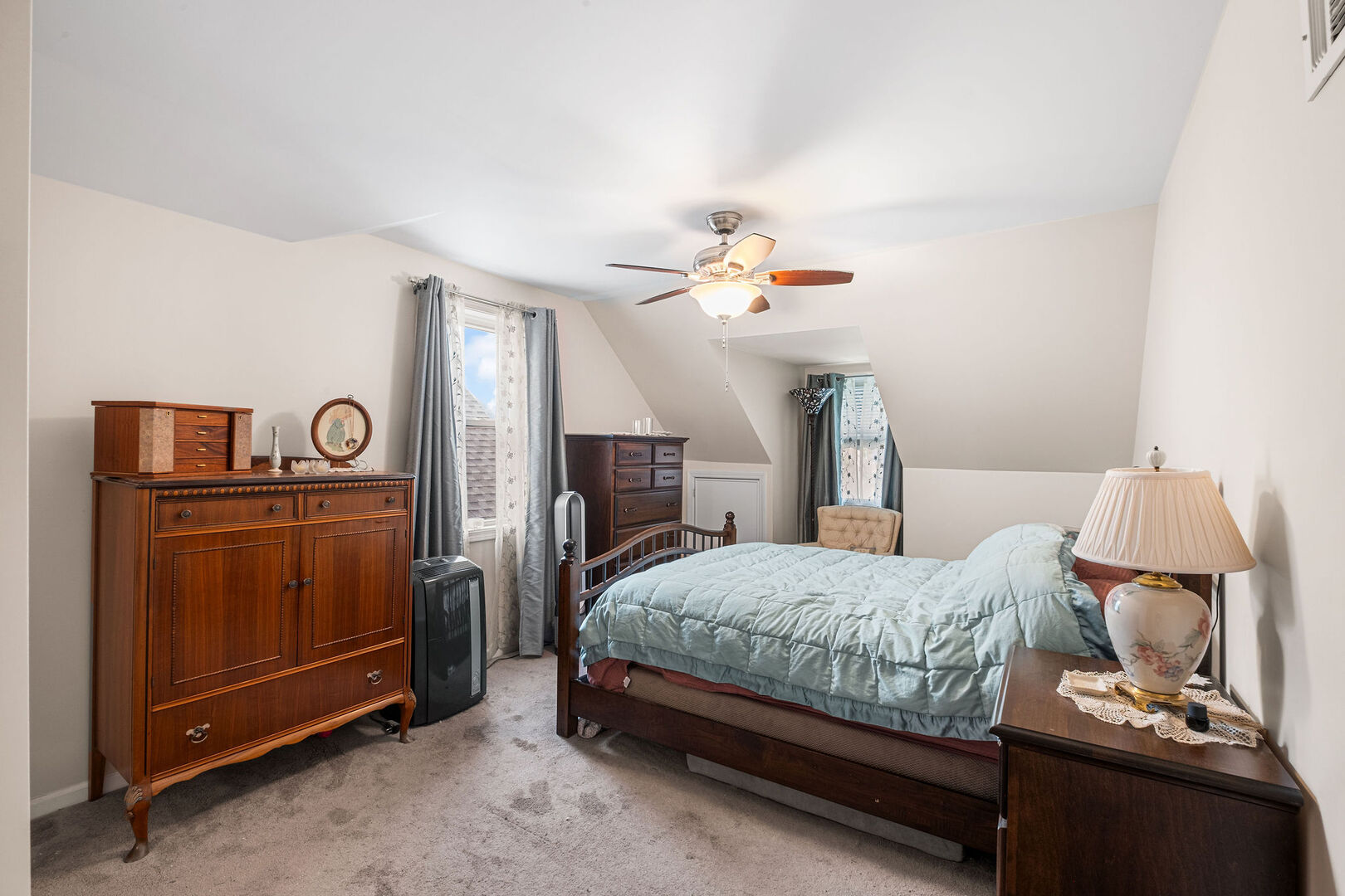 5038 N Nagle Avenue Property Photo 15