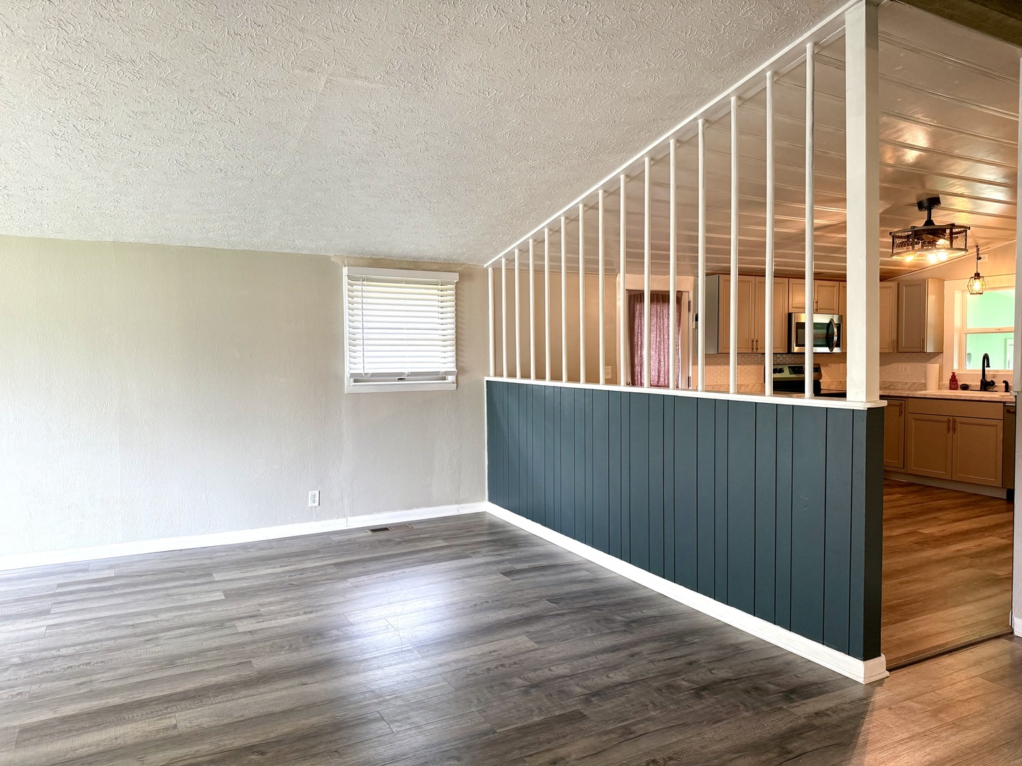 401 E Illinois Street Property Photo 3