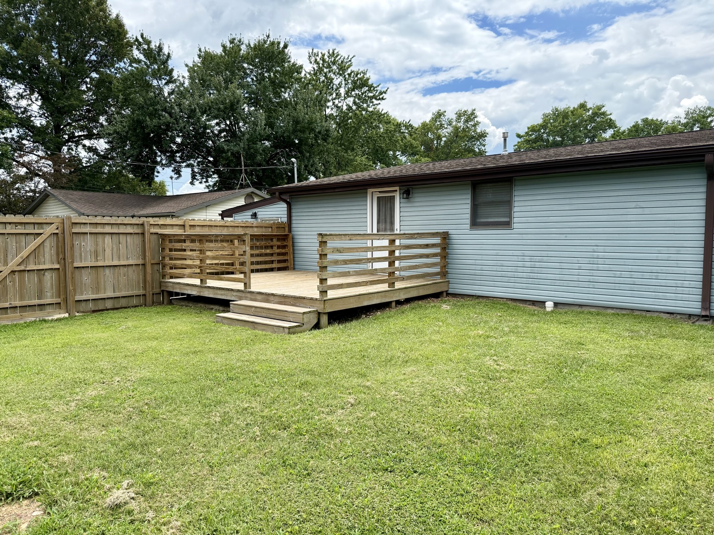 401 E Illinois Street Property Photo 18