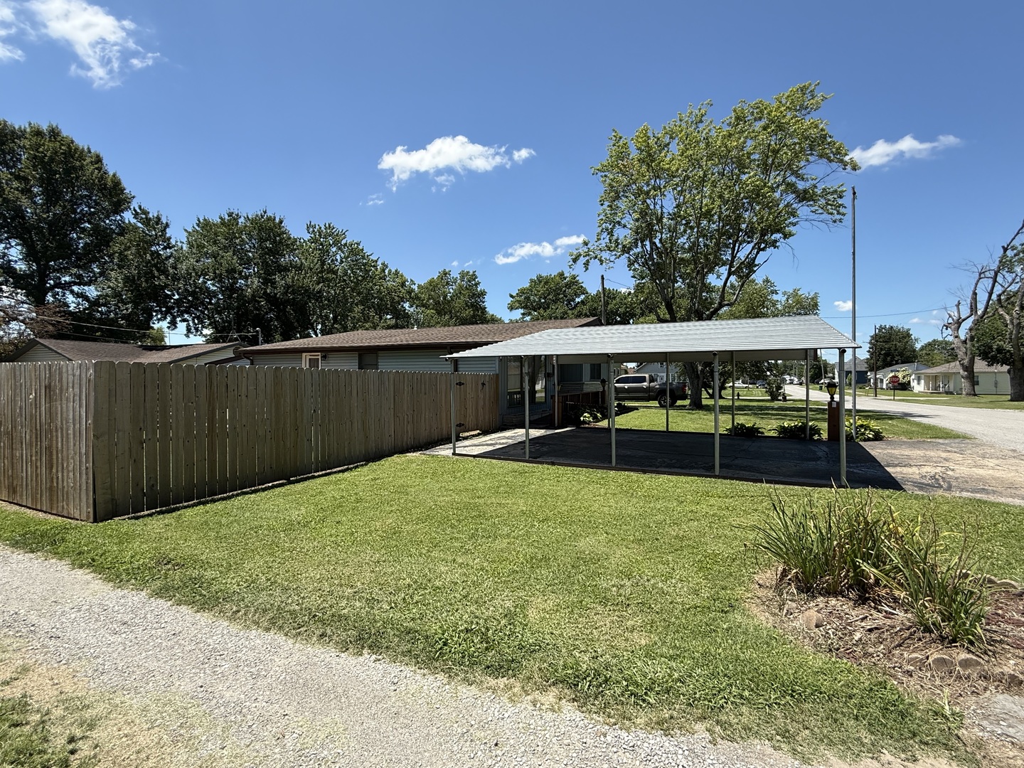 401 E Illinois Street Property Photo 20