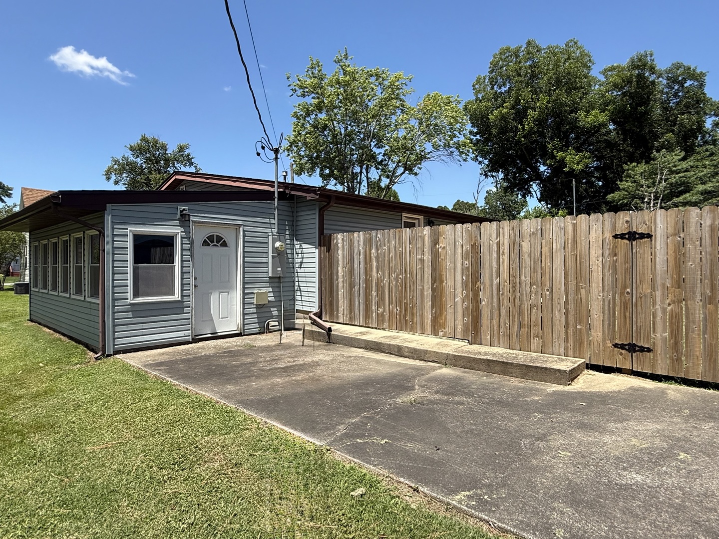 401 E Illinois Street Property Photo 21