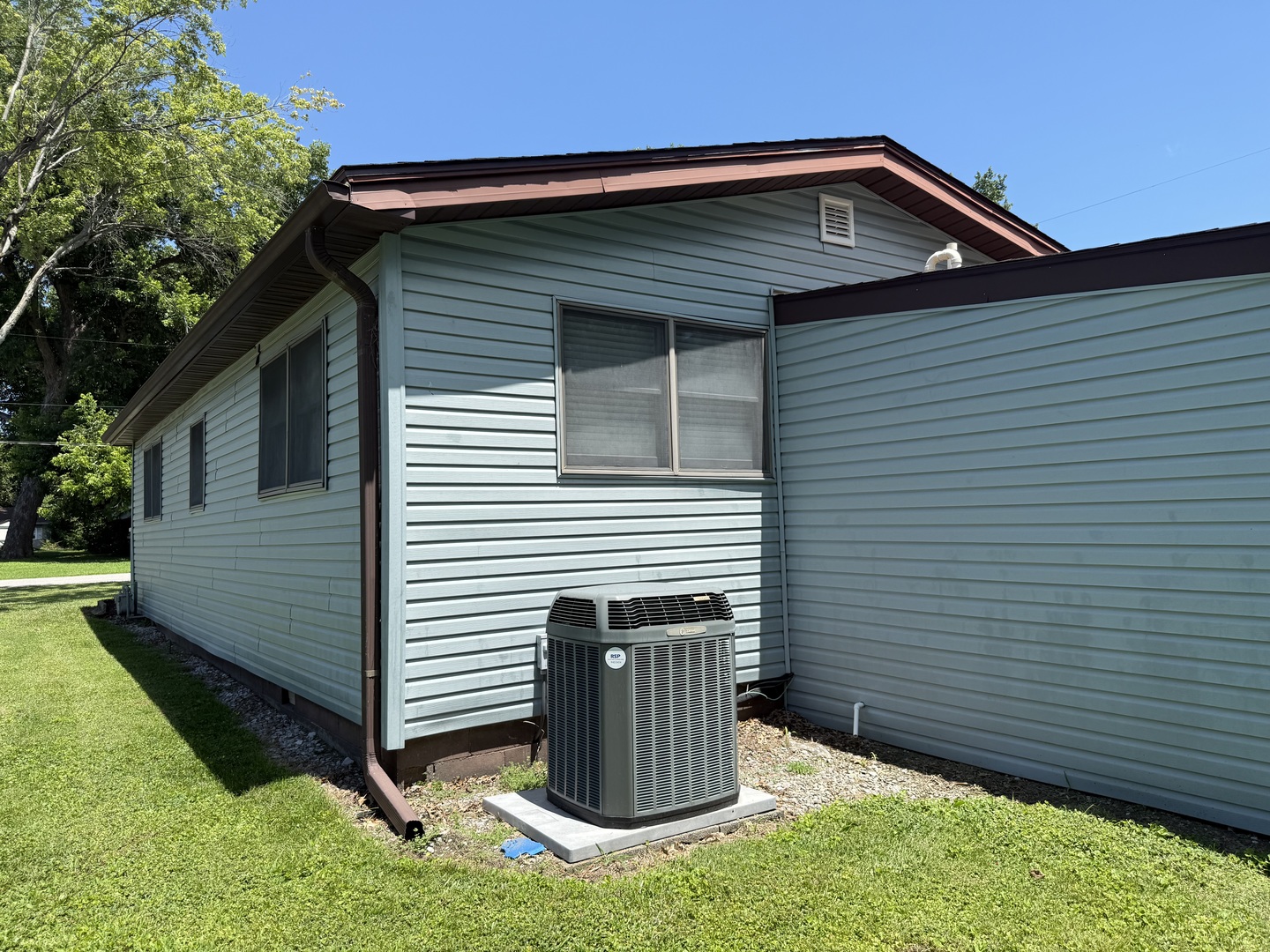 401 E Illinois Street Property Photo 22