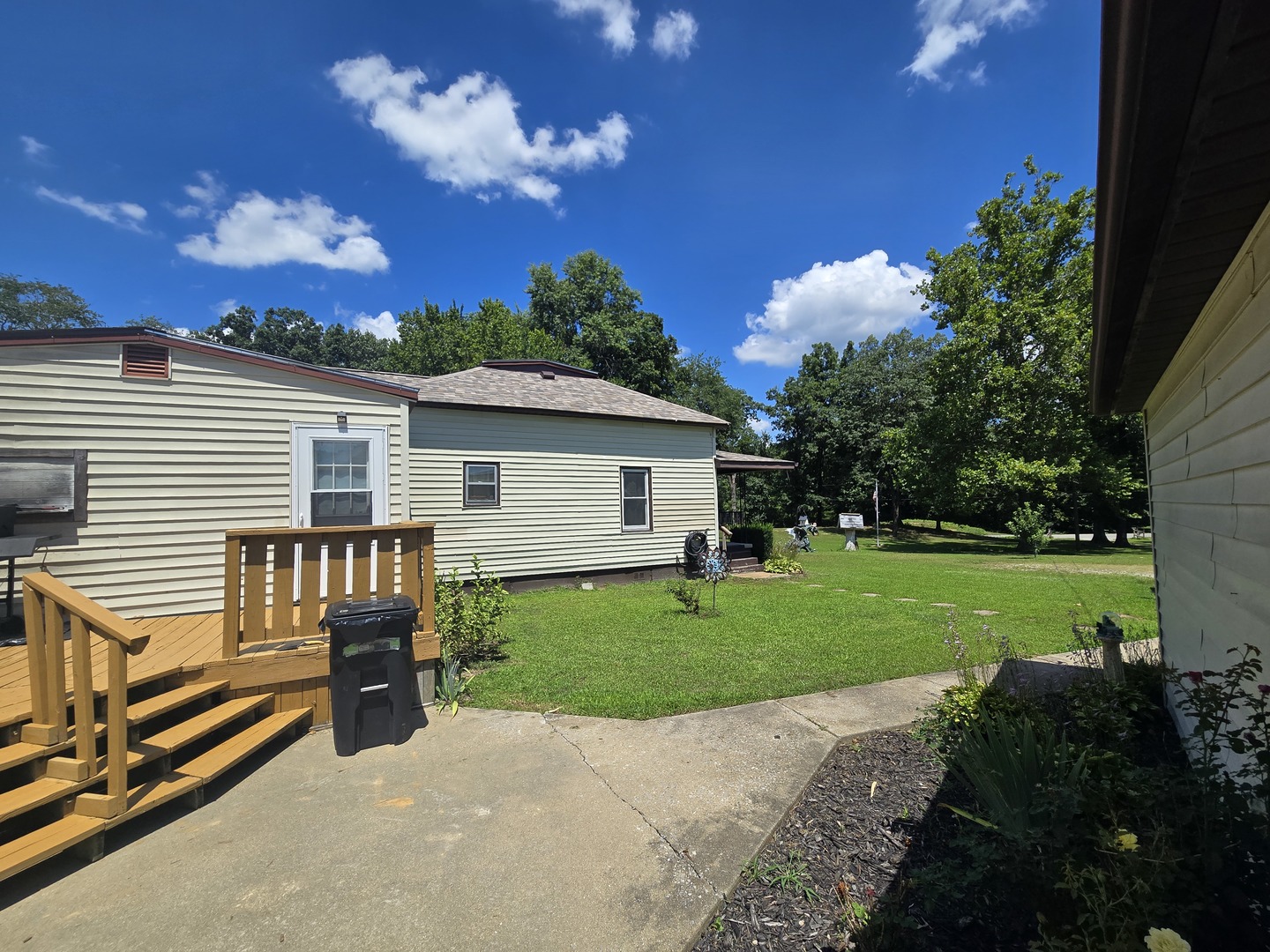 4707 E Il Highway 15 Property Photo 4
