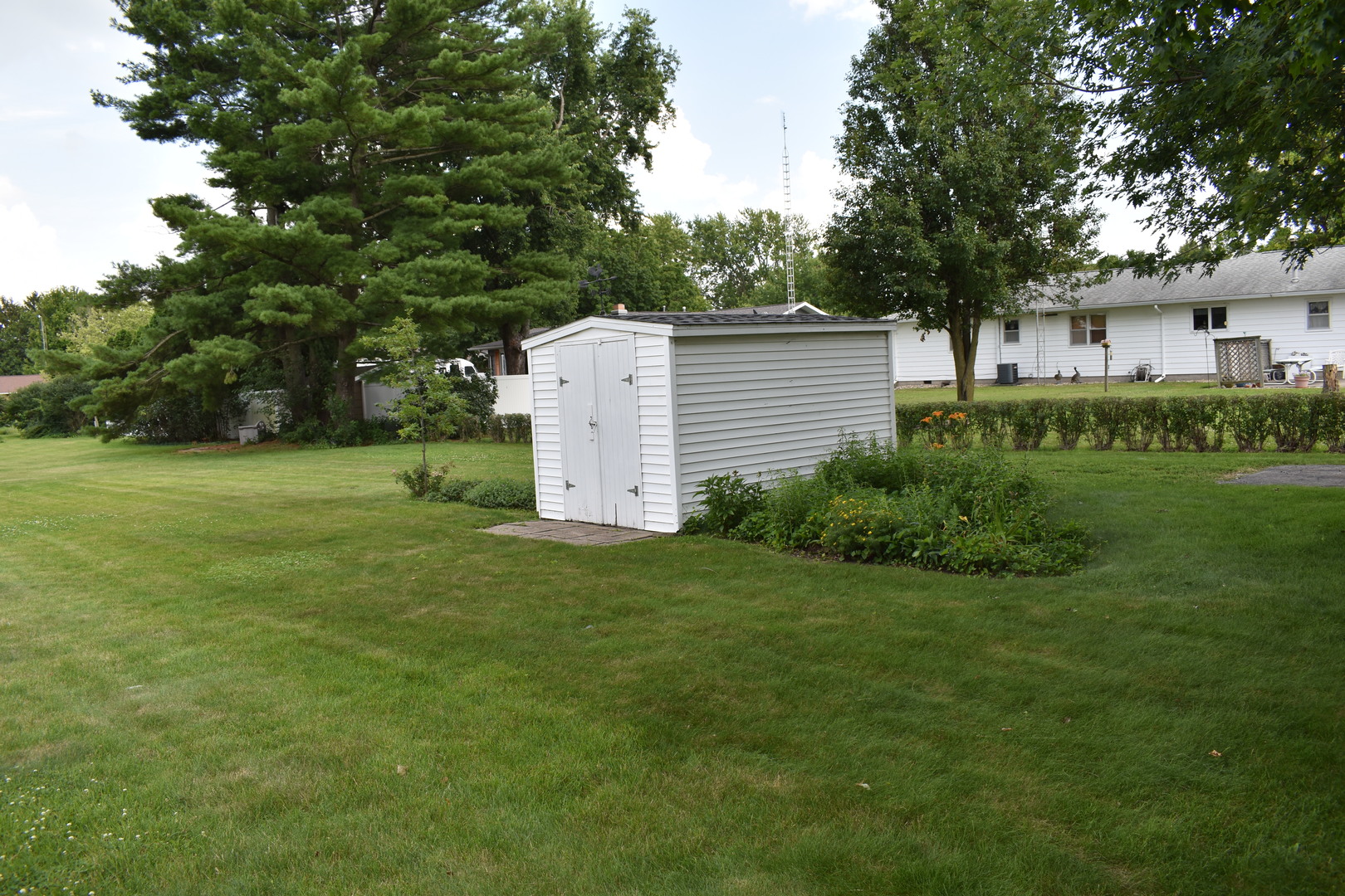 301 E Ririe Place Property Photo 28