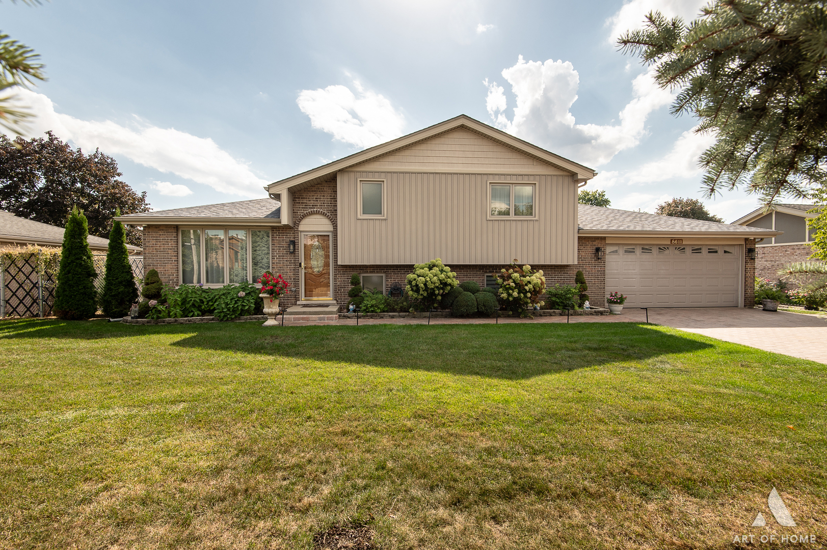 8611 W 75 Street Property Photo 1