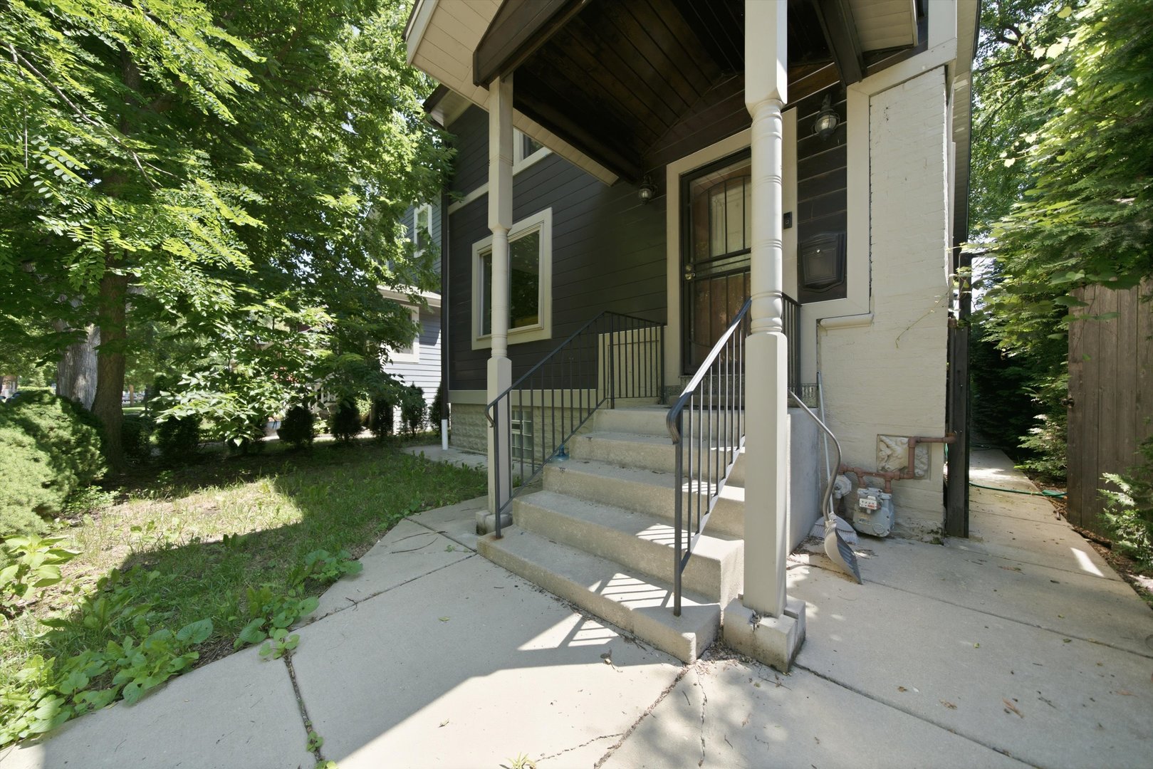 1735 Grey Avenue Property Photo 3