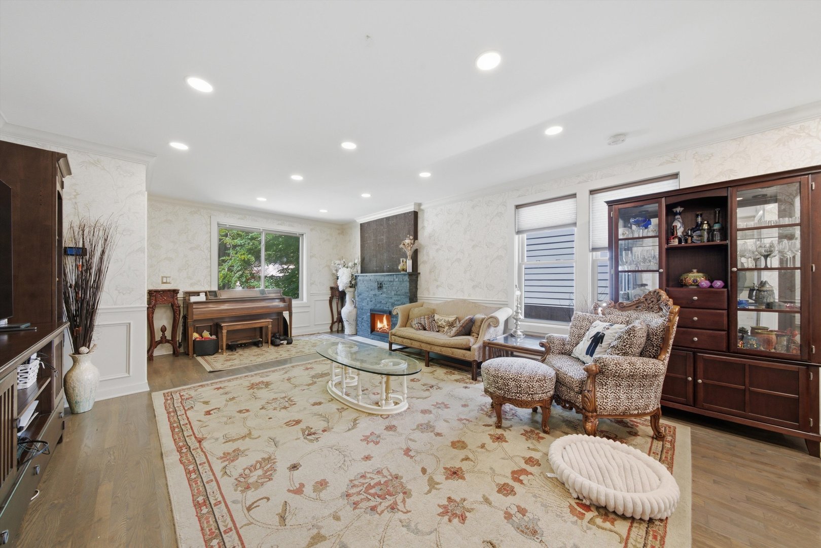 1735 Grey Avenue Property Photo 6