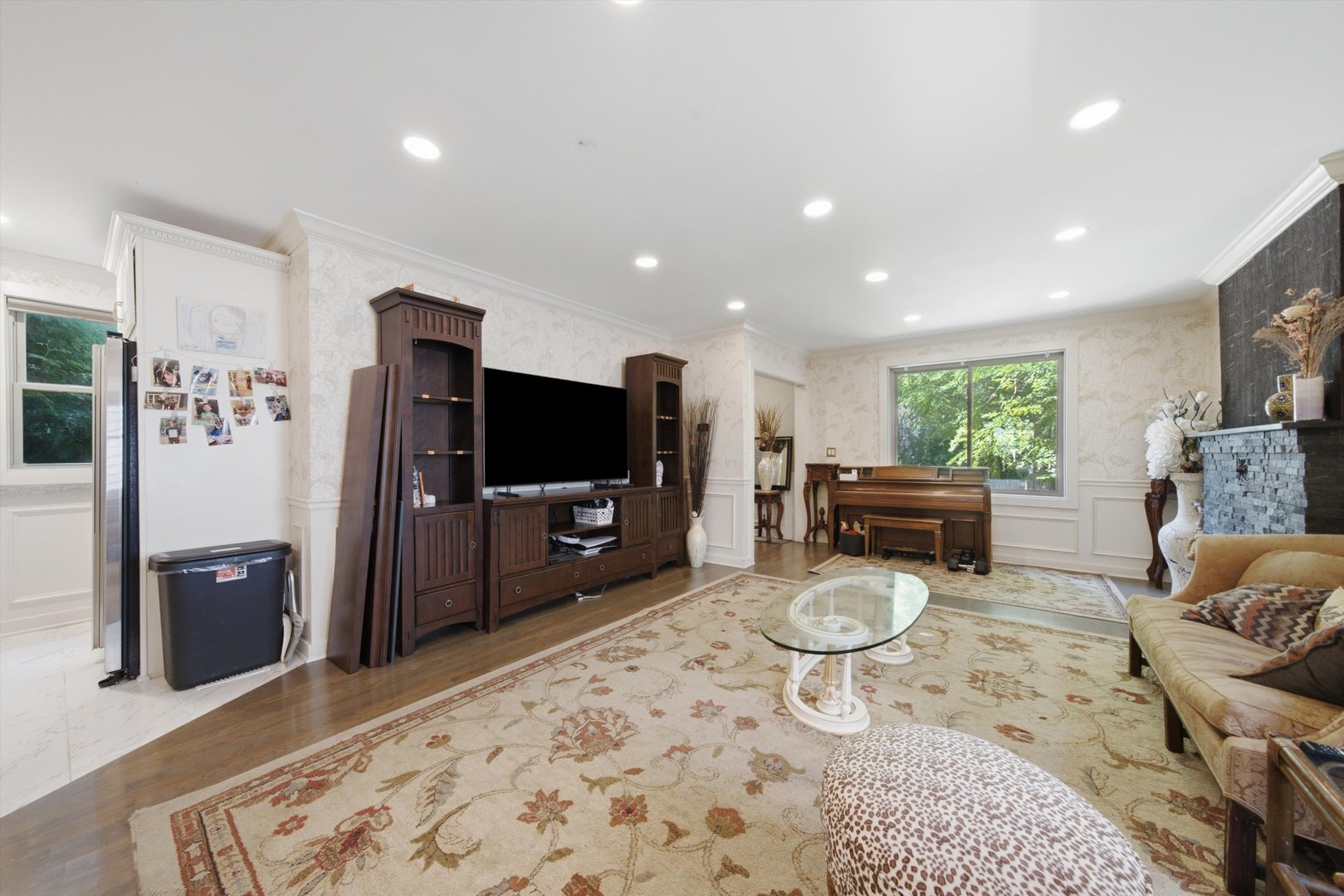 1735 Grey Avenue Property Photo 7