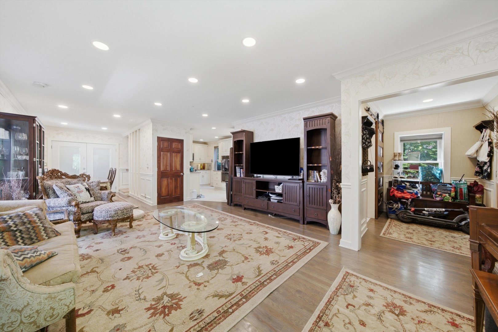 1735 Grey Avenue Property Photo 8