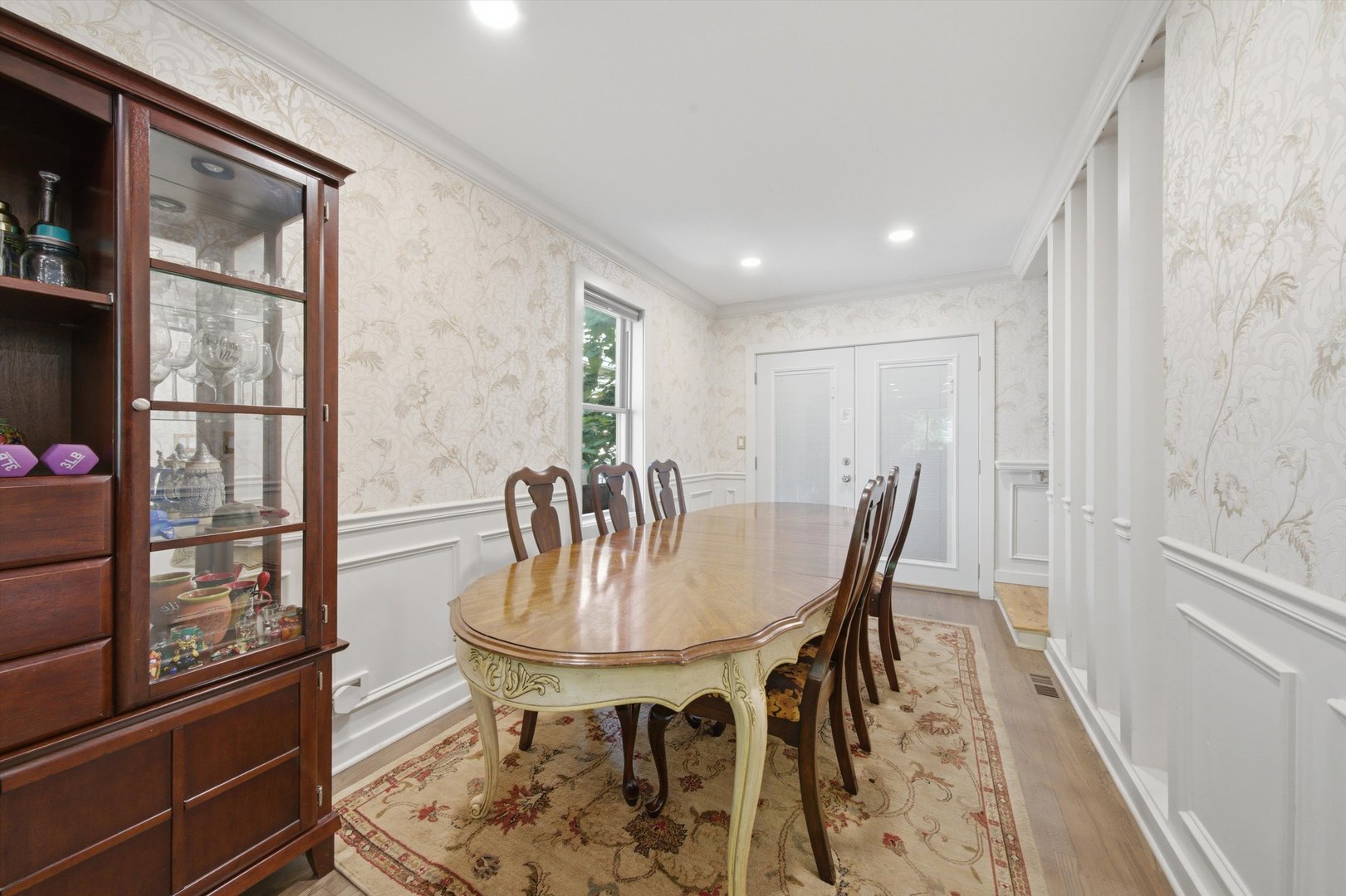 1735 Grey Avenue Property Photo 9