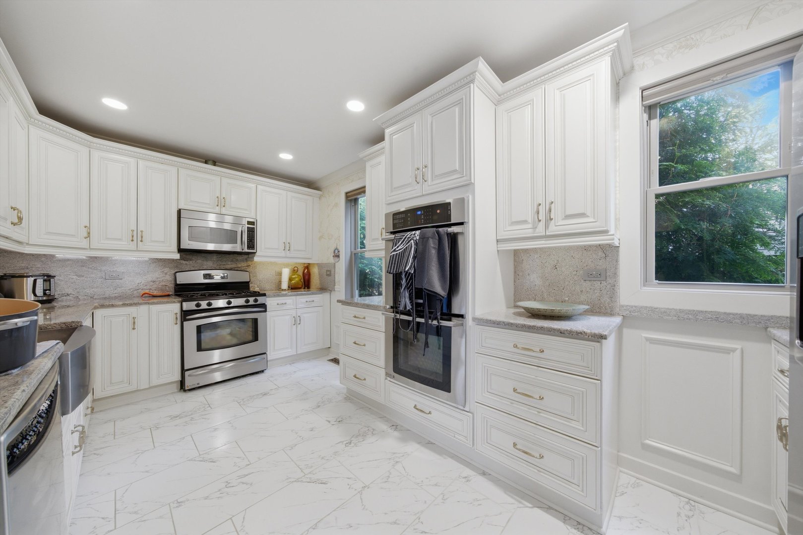 1735 Grey Avenue Property Photo 10
