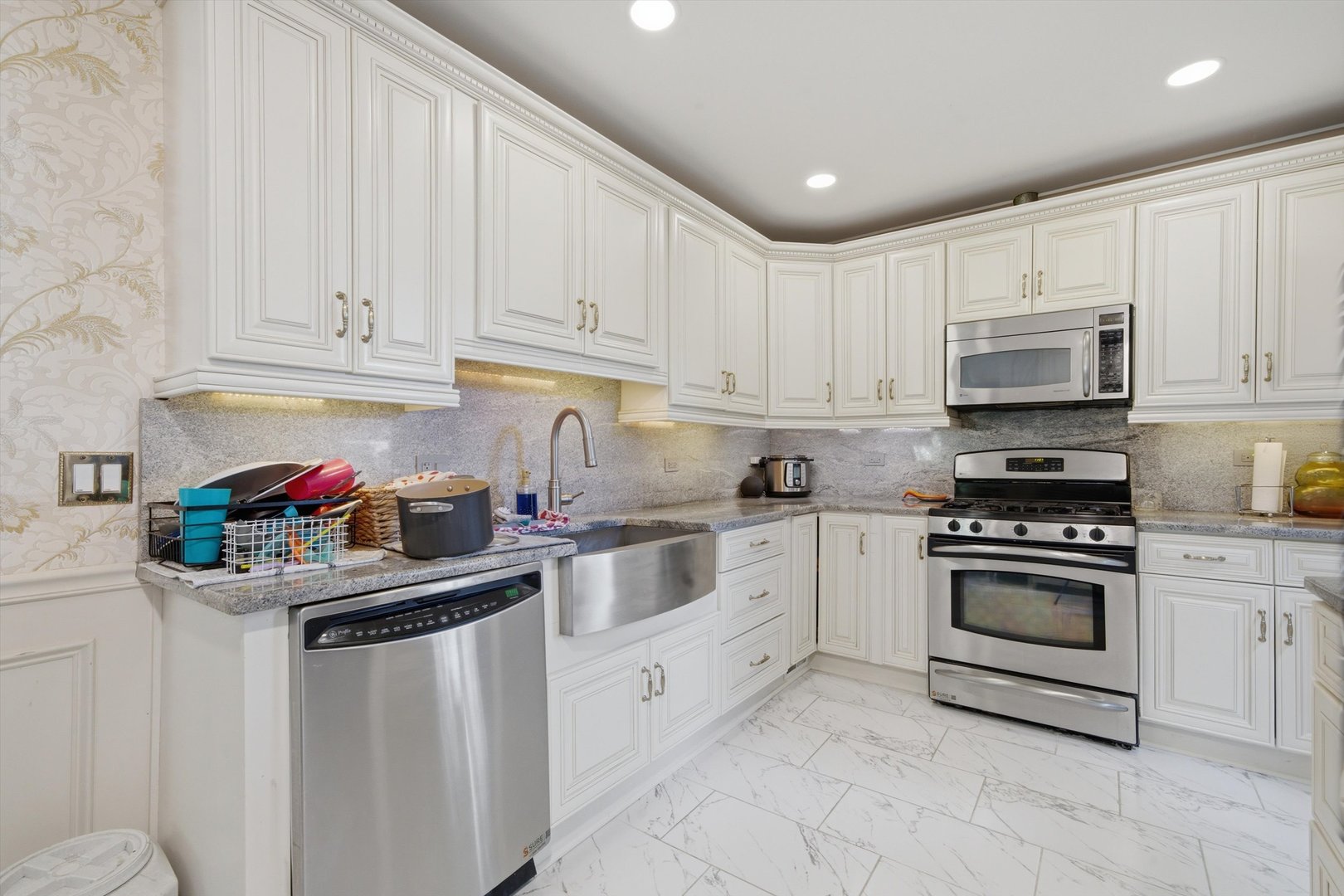 1735 Grey Avenue Property Photo 11