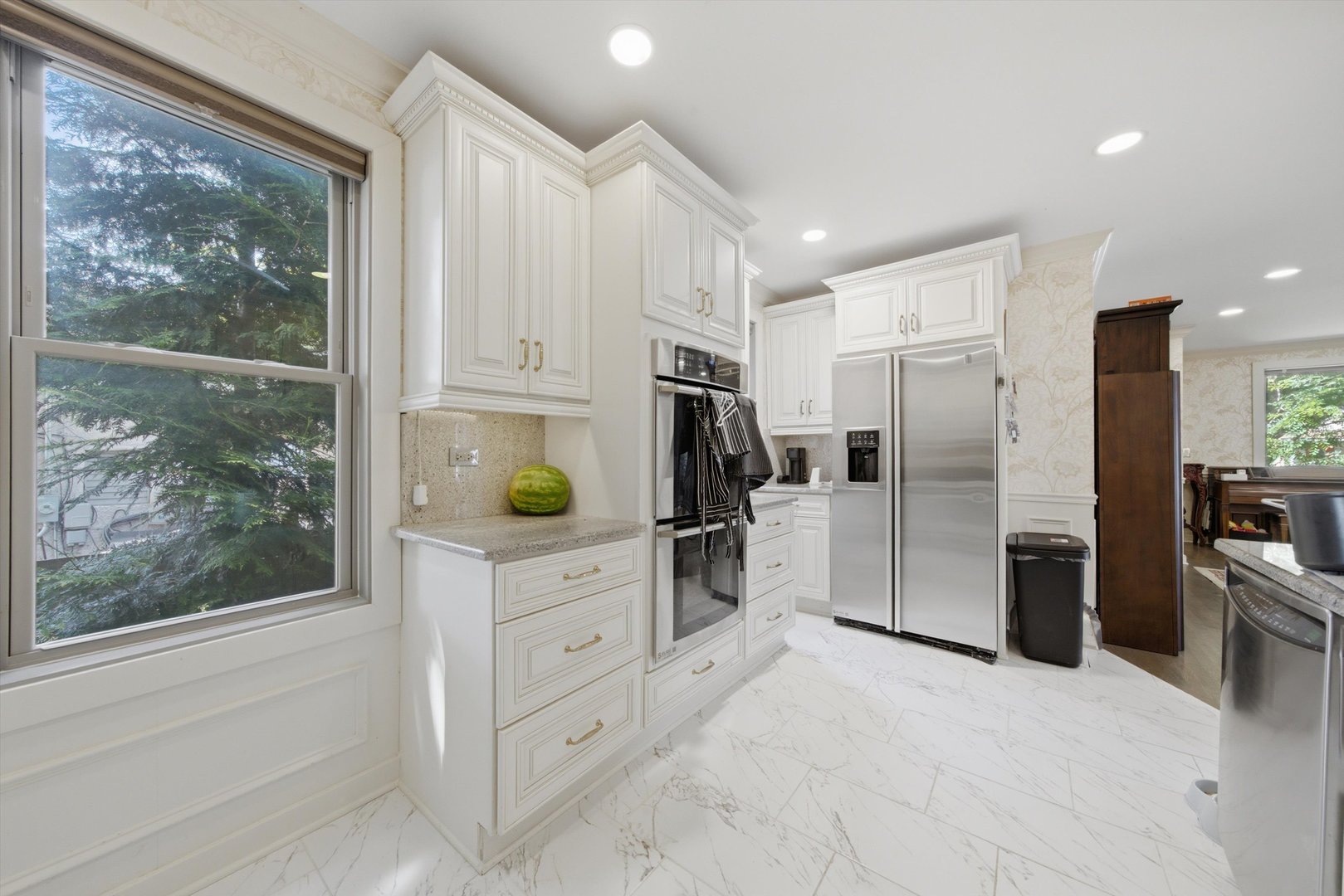 1735 Grey Avenue Property Photo 12
