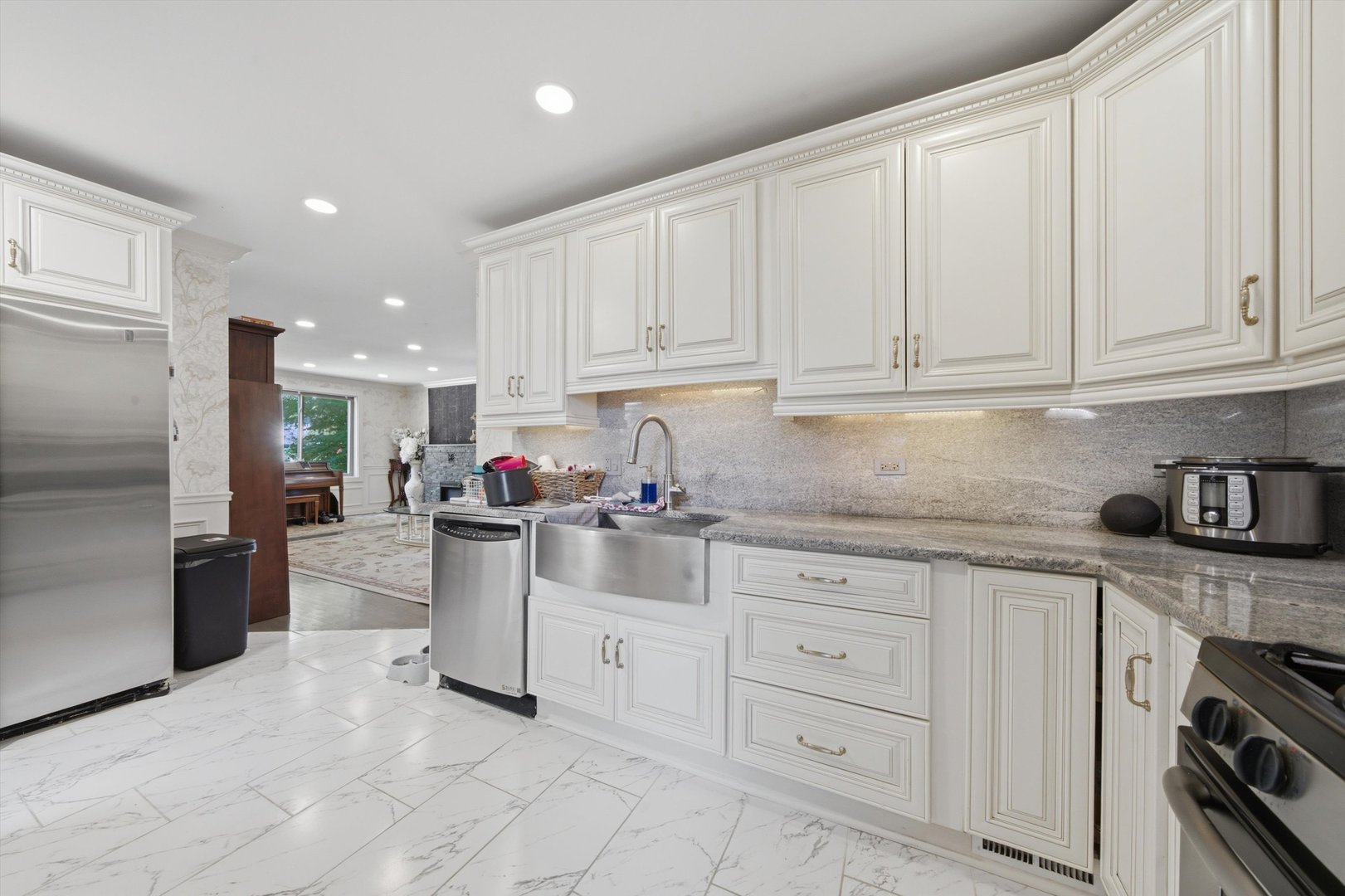 1735 Grey Avenue Property Photo 13