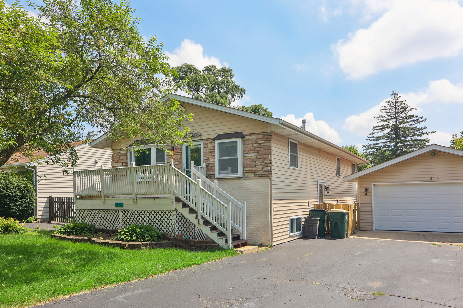 327 Oakwood Drive Property Photo 1