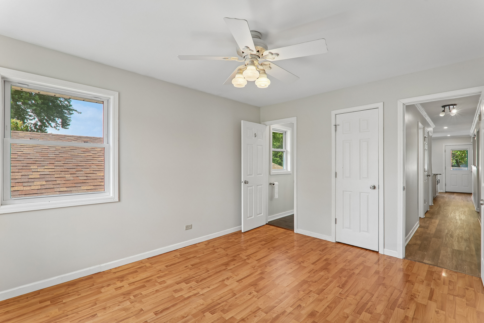 327 Oakwood Drive Property Photo 4