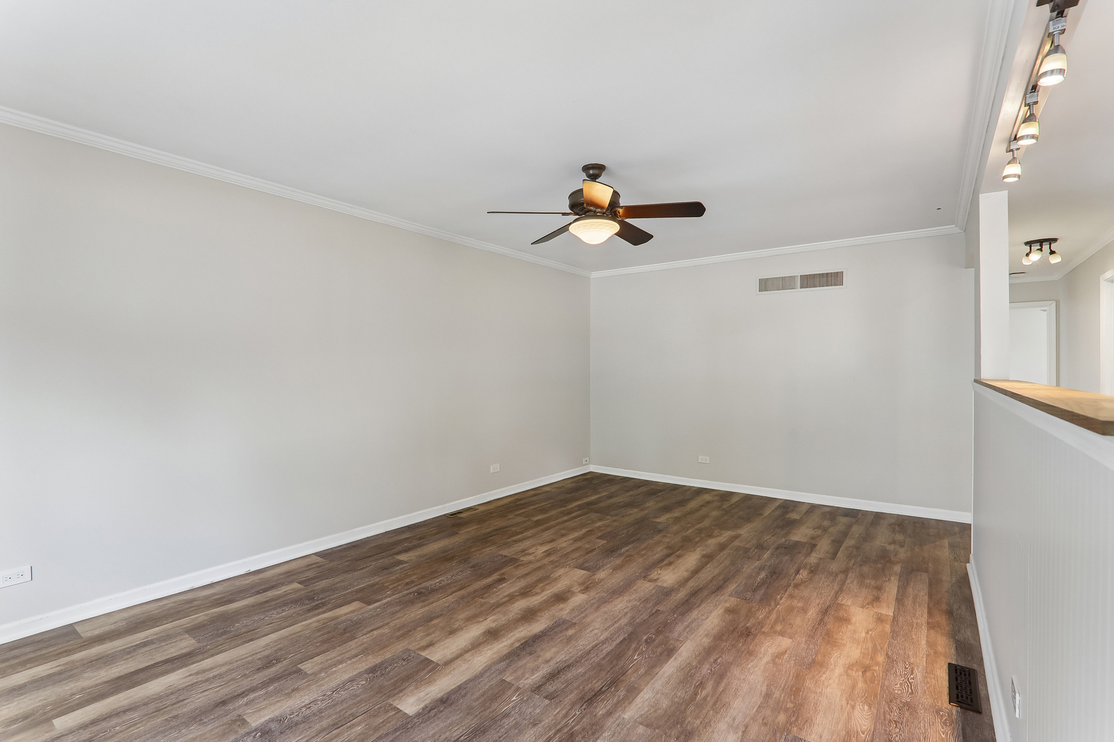 327 Oakwood Drive Property Photo 10