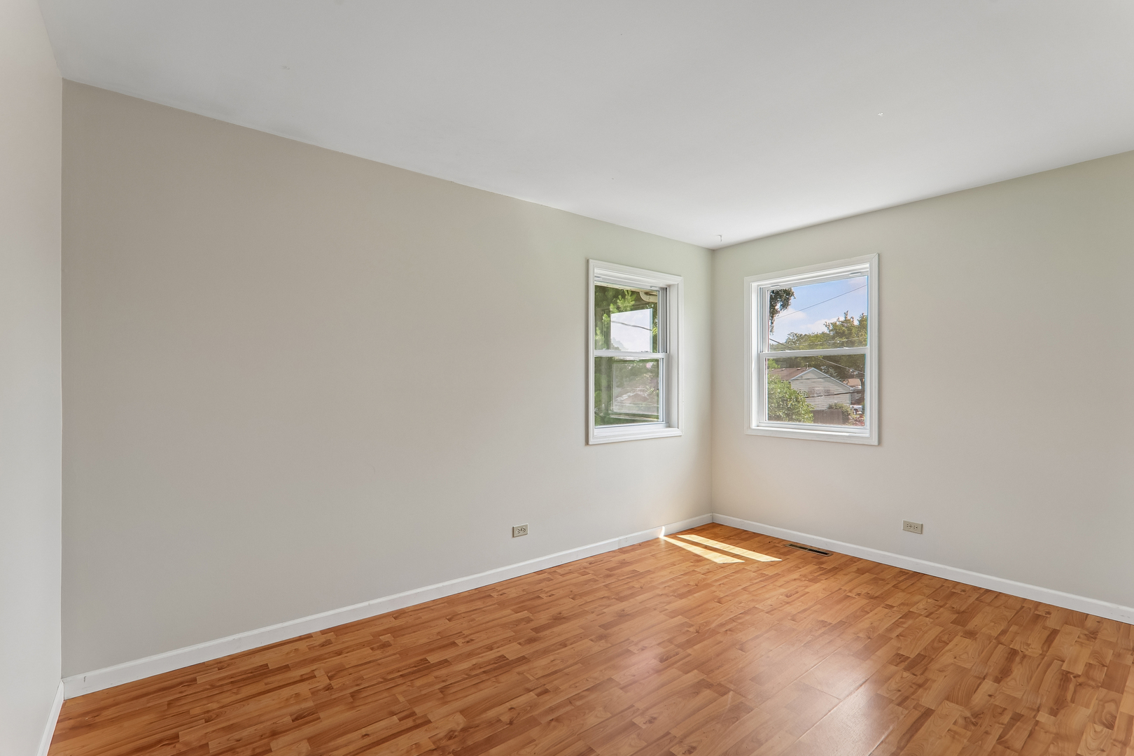 327 Oakwood Drive Property Photo 12