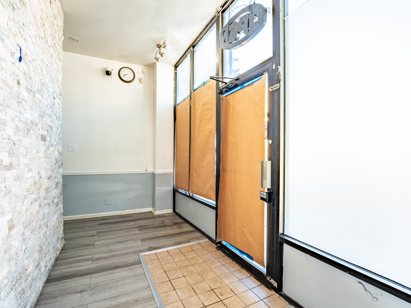 2242 N Western Avenue Property Photo 4