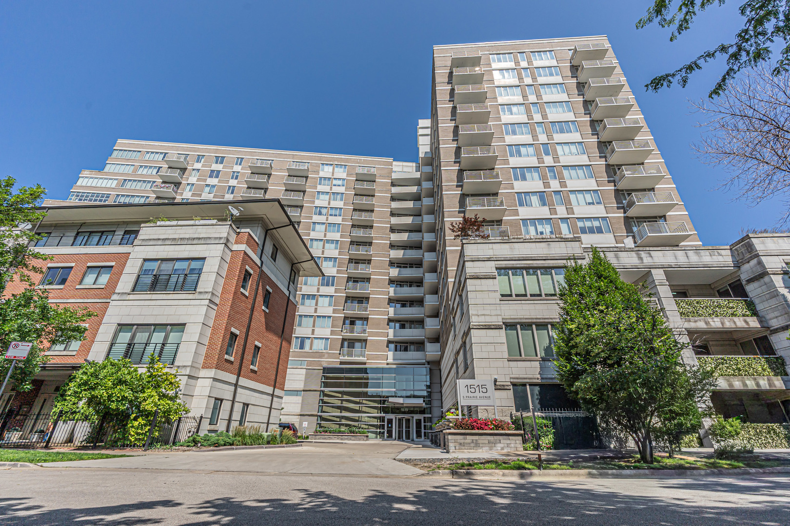 1515 S Prairie Avenue 1214
