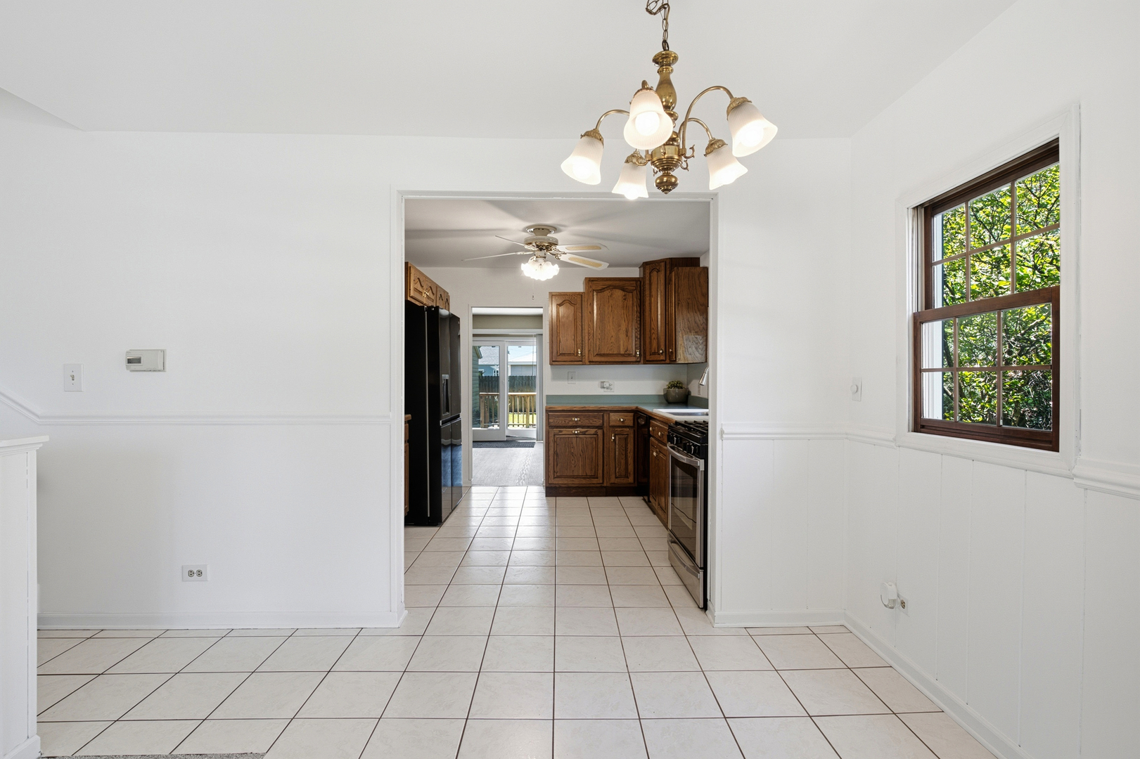 126 S Lodge Lane Property Photo 6