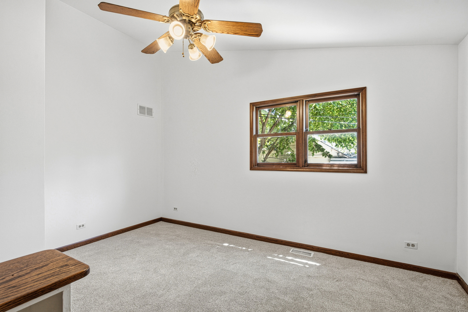 126 S Lodge Lane Property Photo 14