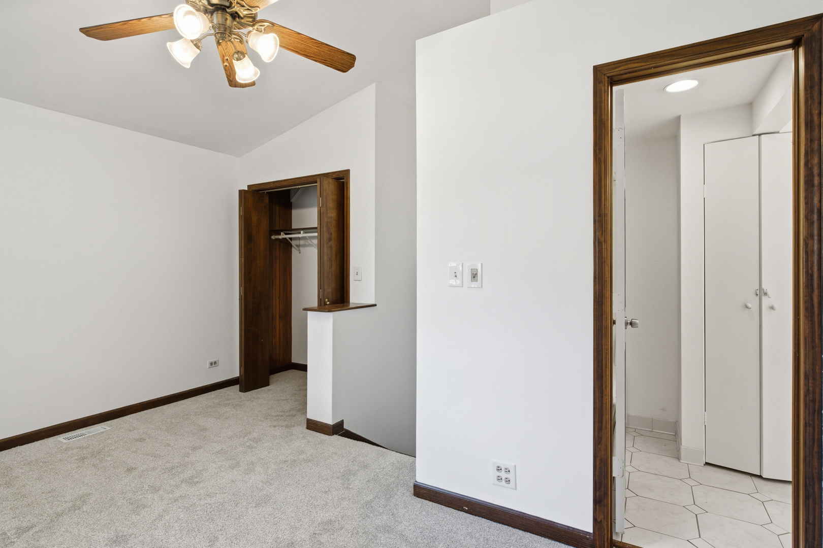 126 S Lodge Lane Property Photo 15