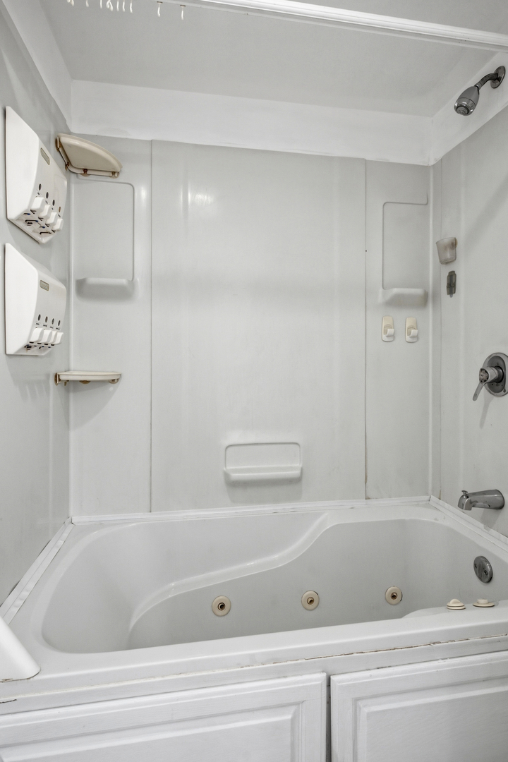 126 S Lodge Lane Property Photo 19
