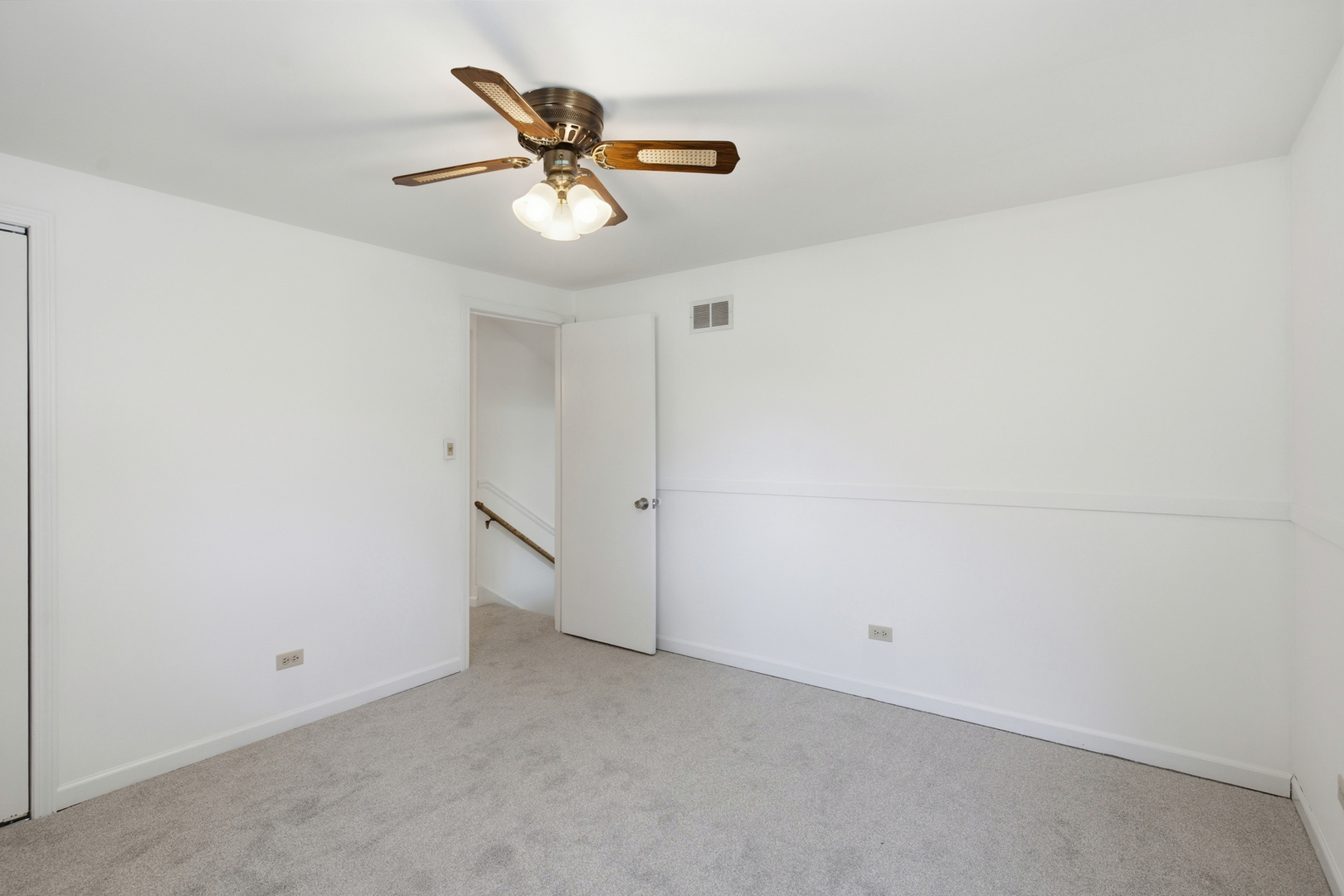 126 S Lodge Lane Property Photo 22