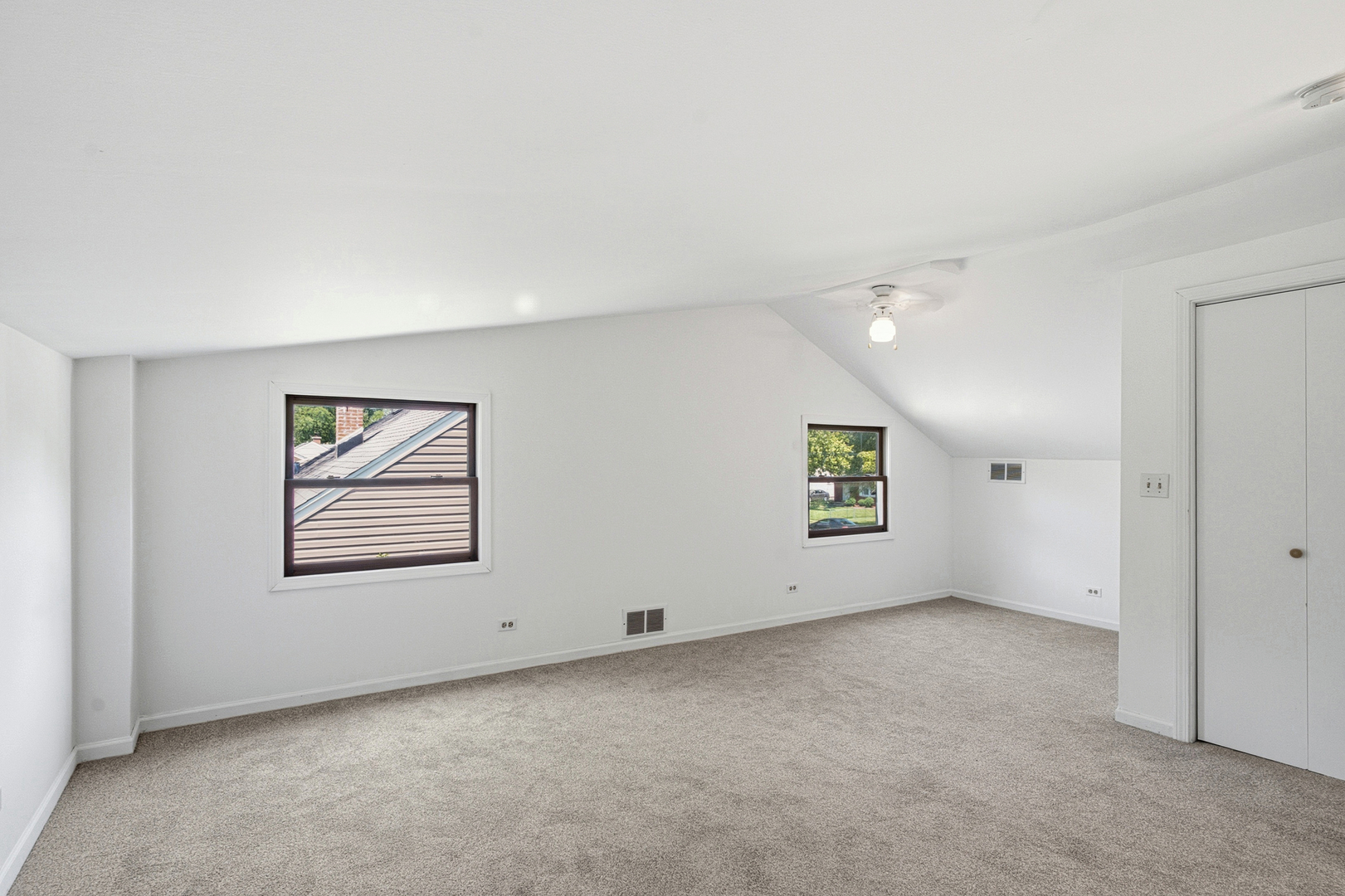 126 S Lodge Lane Property Photo 26