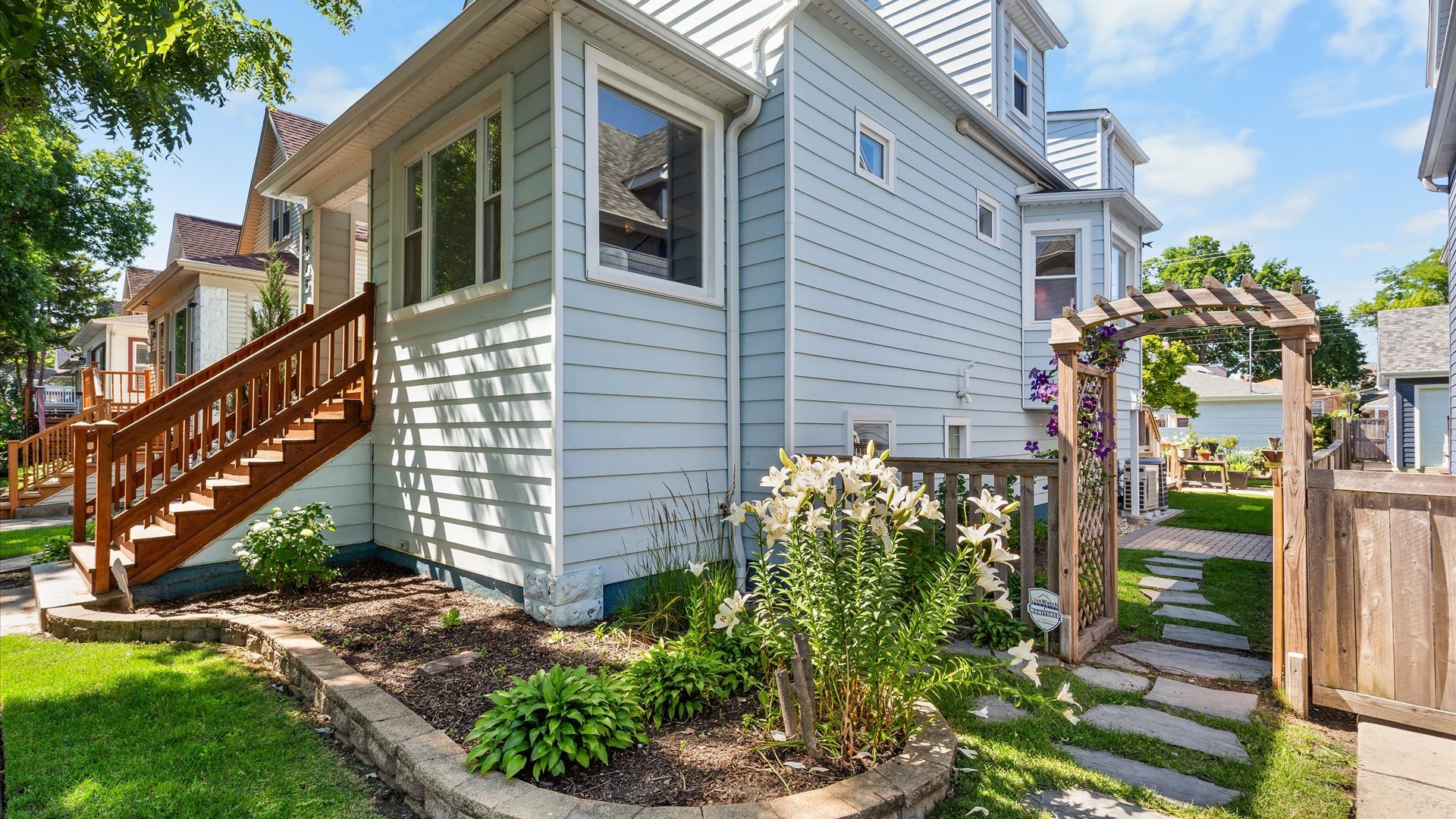5818 W Byron Street Property Photo 1