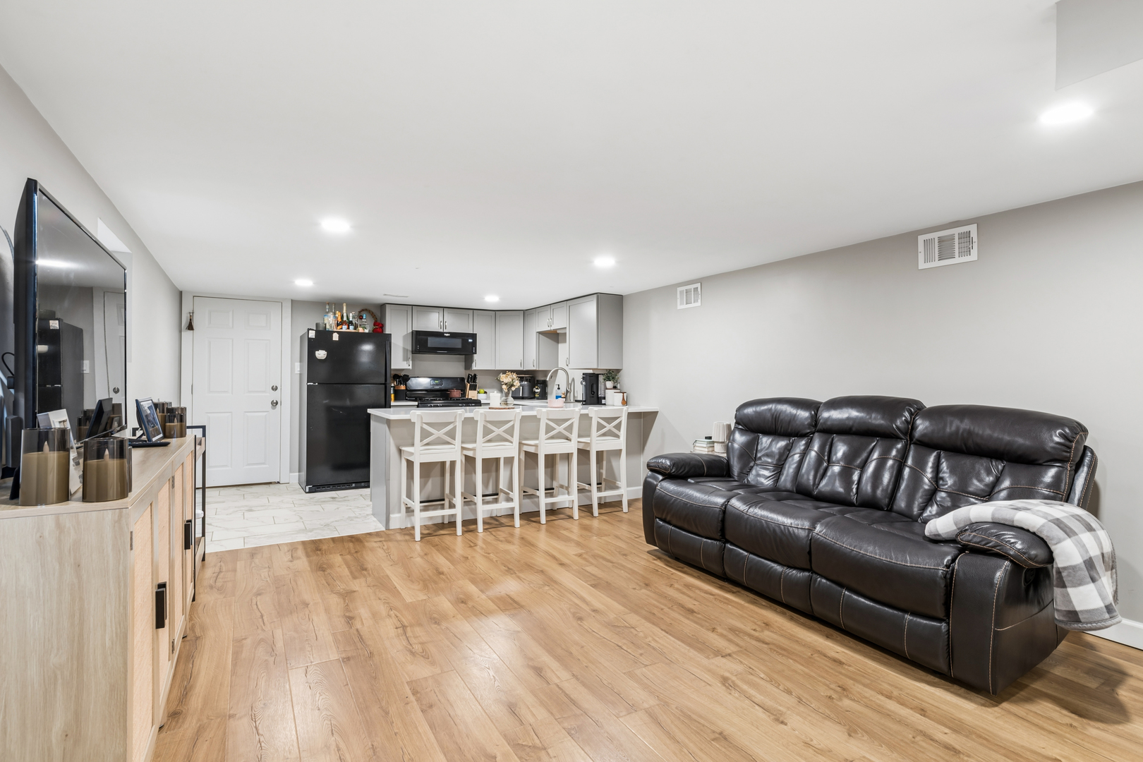 6150 W Thorndale Avenue Property Photo 15
