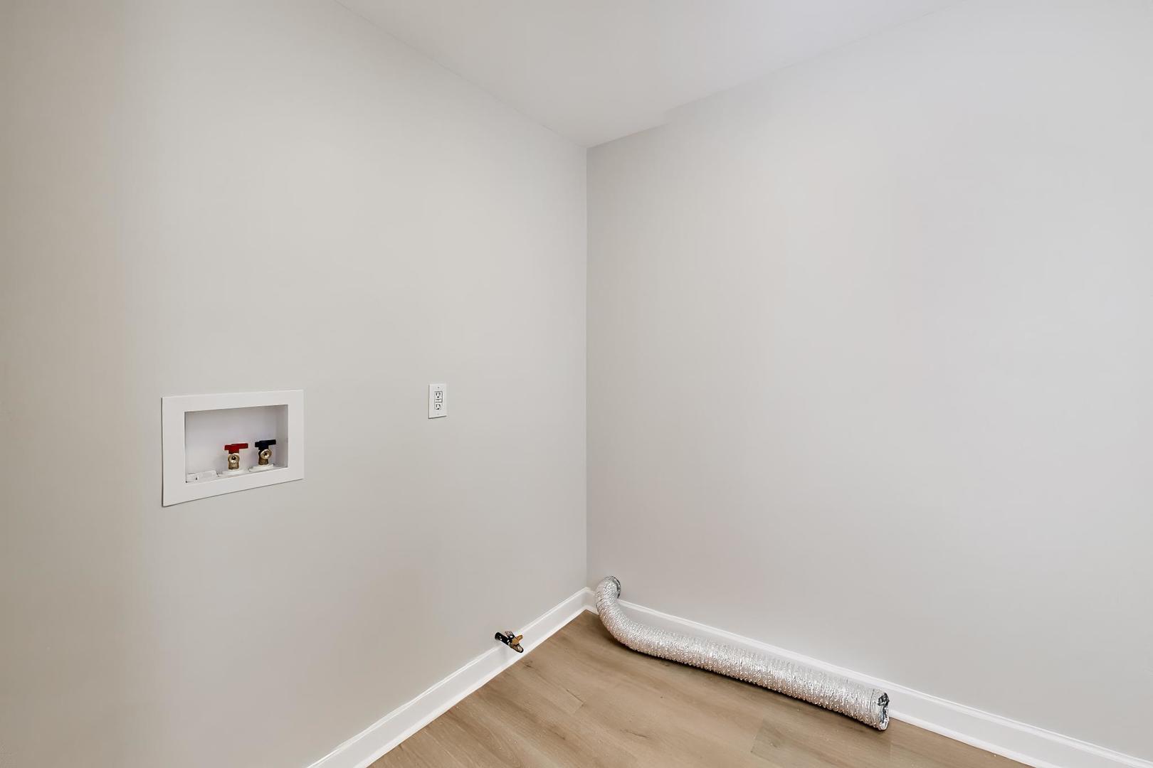 1033 S Claremont Avenue Property Photo 15