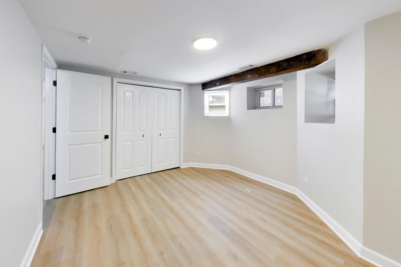 1033 S Claremont Avenue Property Photo 25