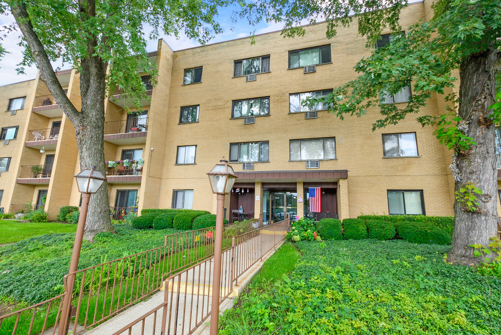 6670 S Brainard Avenue 404 Property Photo 1