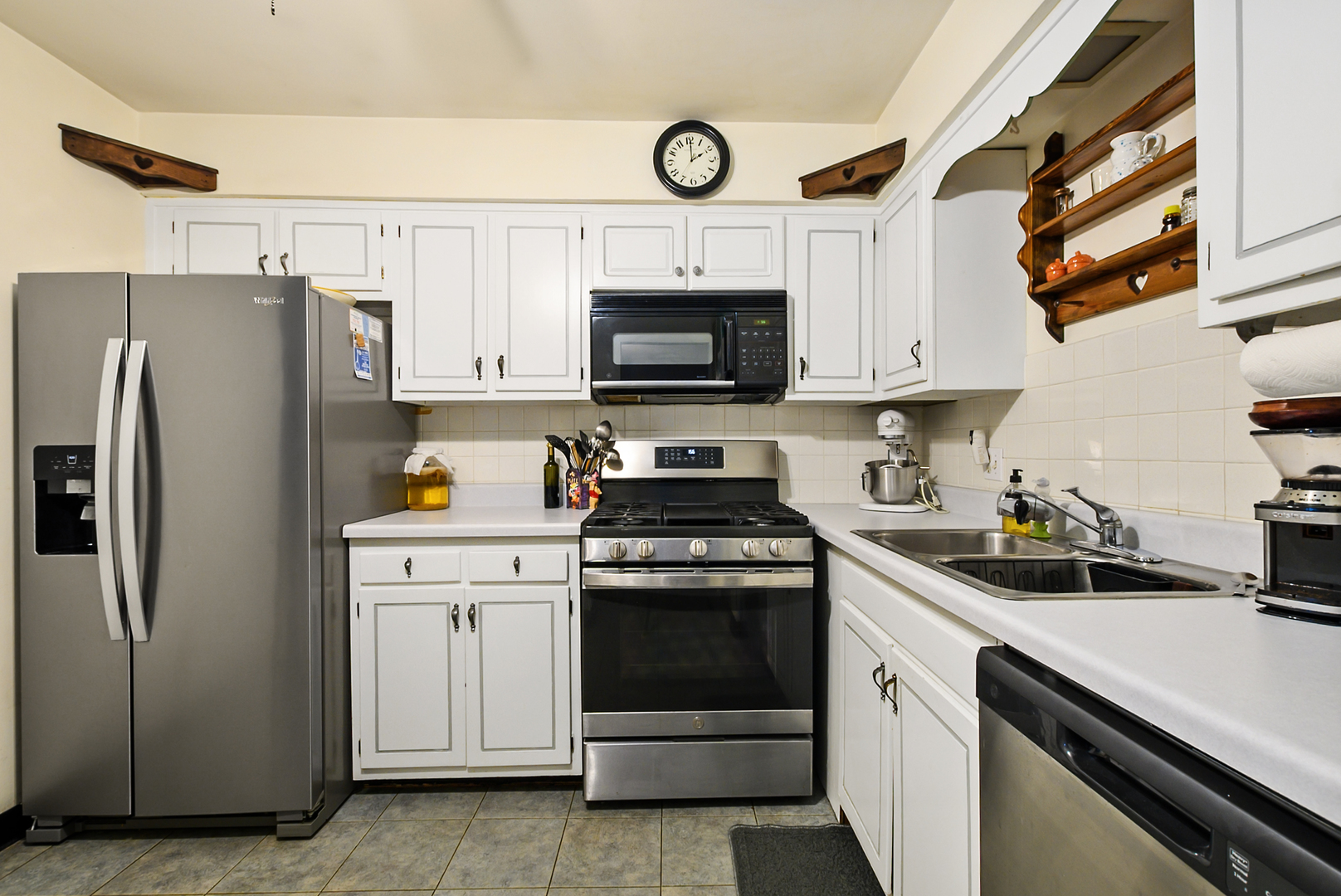 6670 S Brainard Avenue 404 Property Photo 6