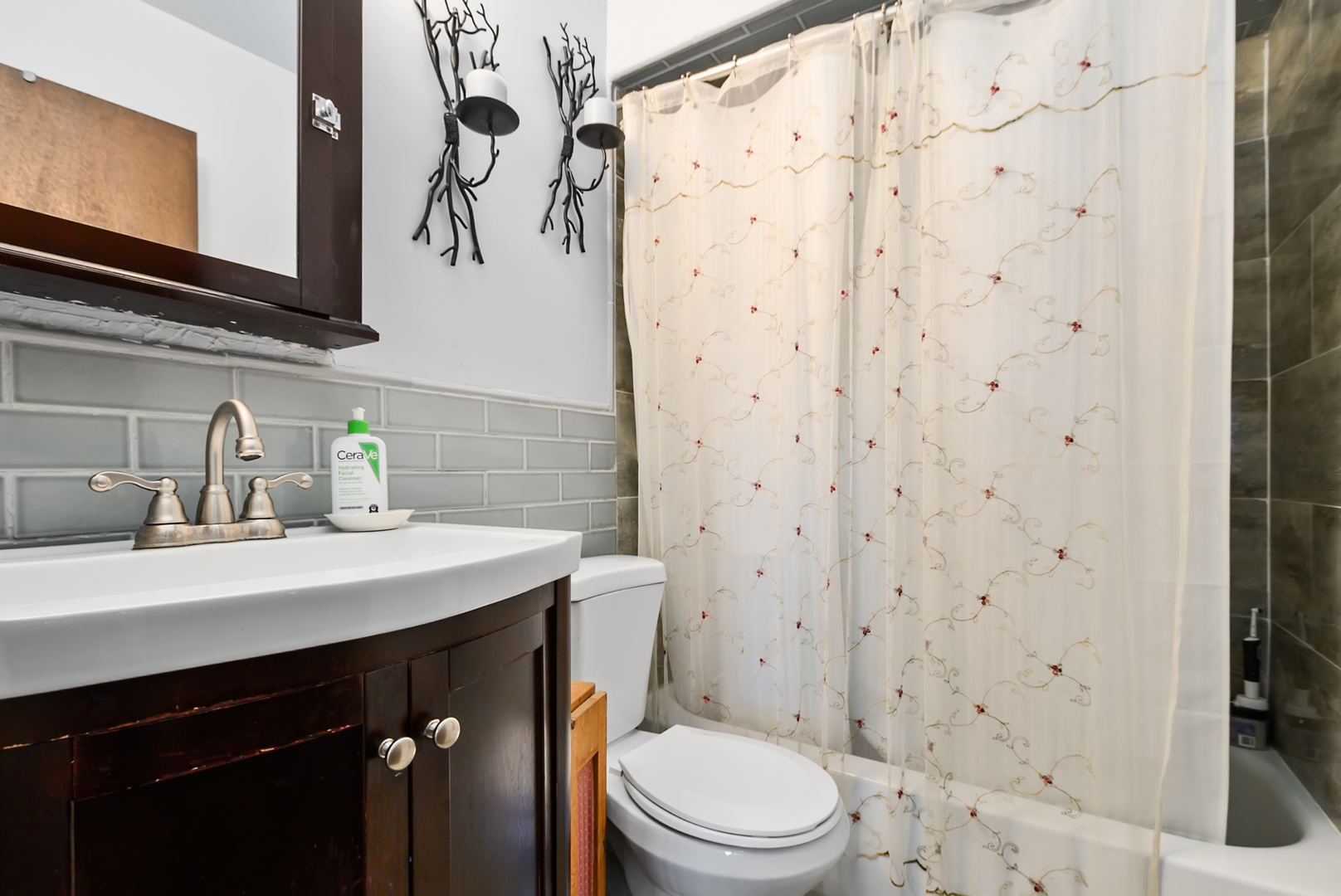 6670 S Brainard Avenue 404 Property Photo 13