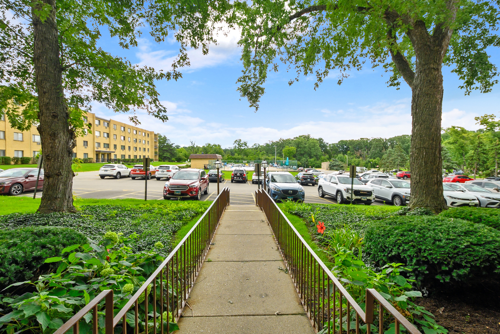 6670 S Brainard Avenue 404 Property Photo 15