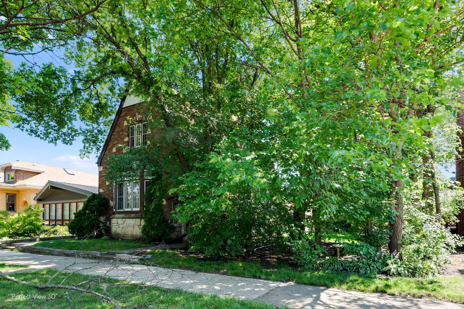 5811 N Christiana Avenue Property Photo 2