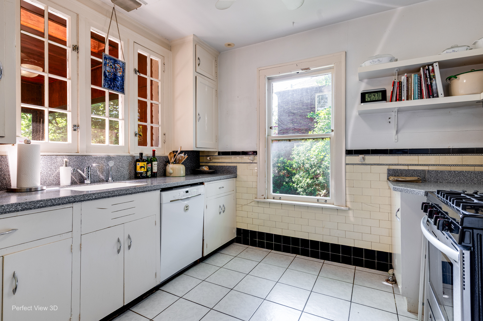 5811 N Christiana Avenue Property Photo 6