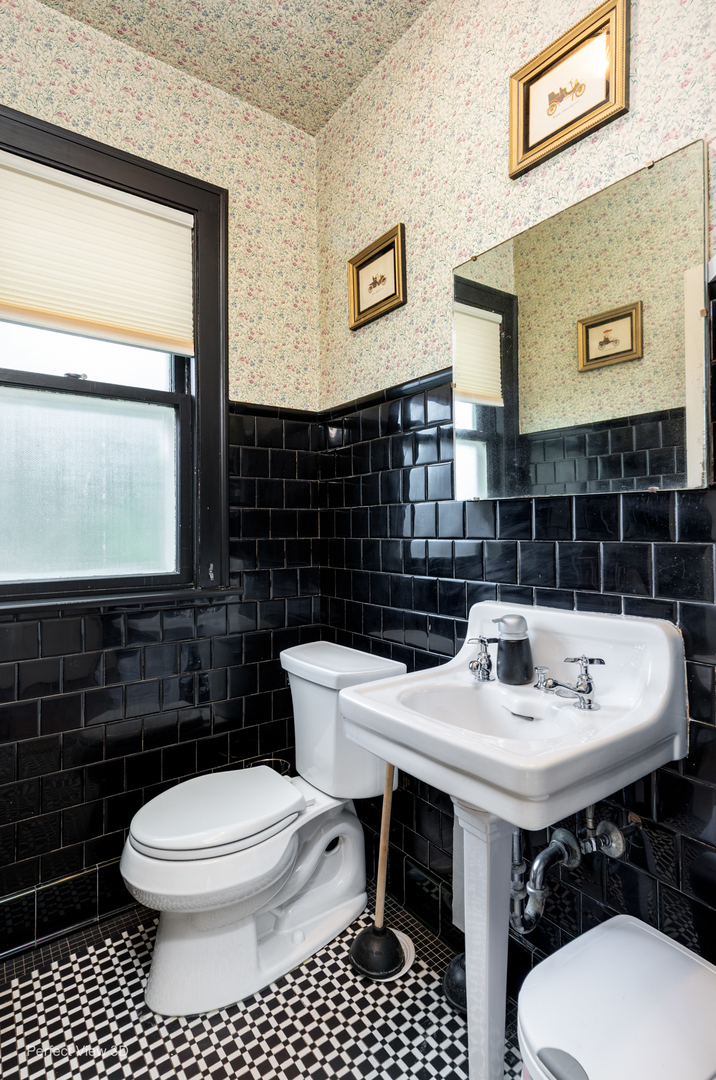 5811 N Christiana Avenue Property Photo 13