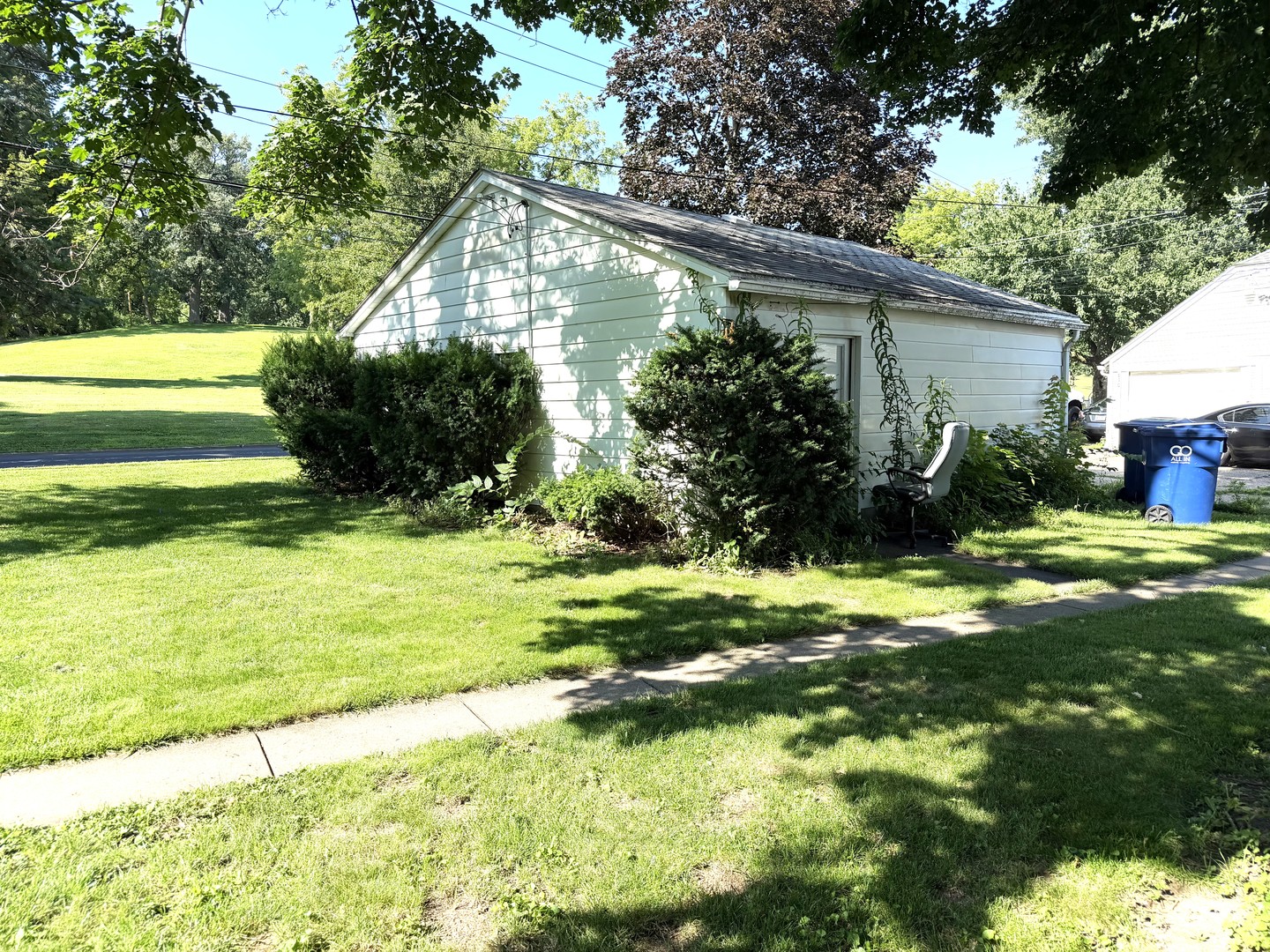 739 N Howell Street Property Photo 5