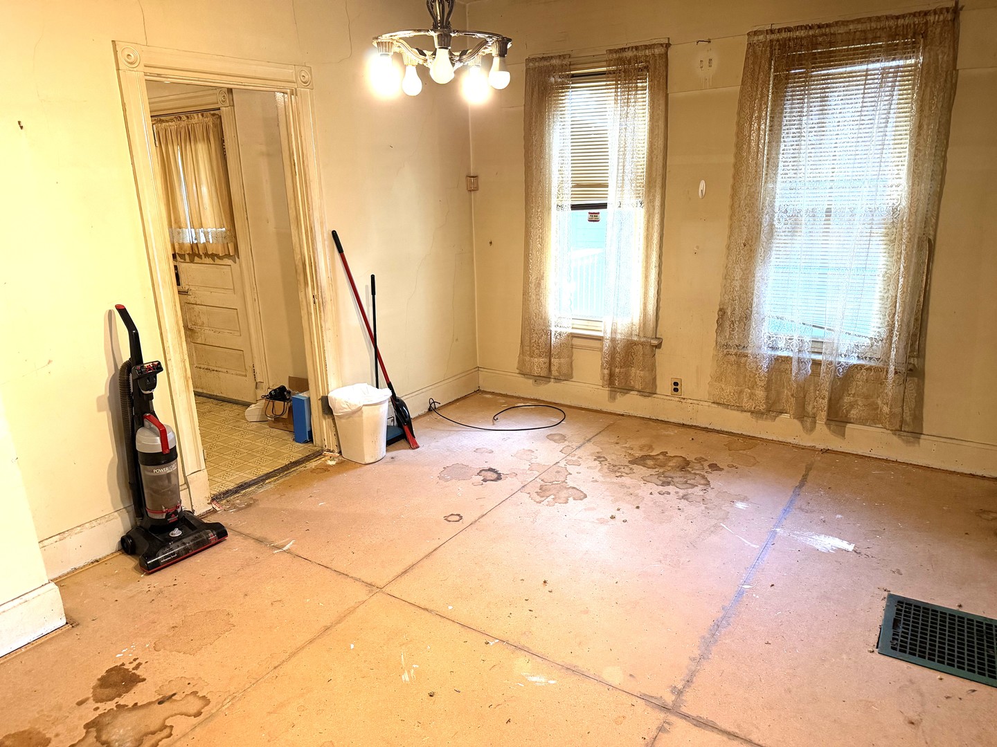 739 N Howell Street Property Photo 11