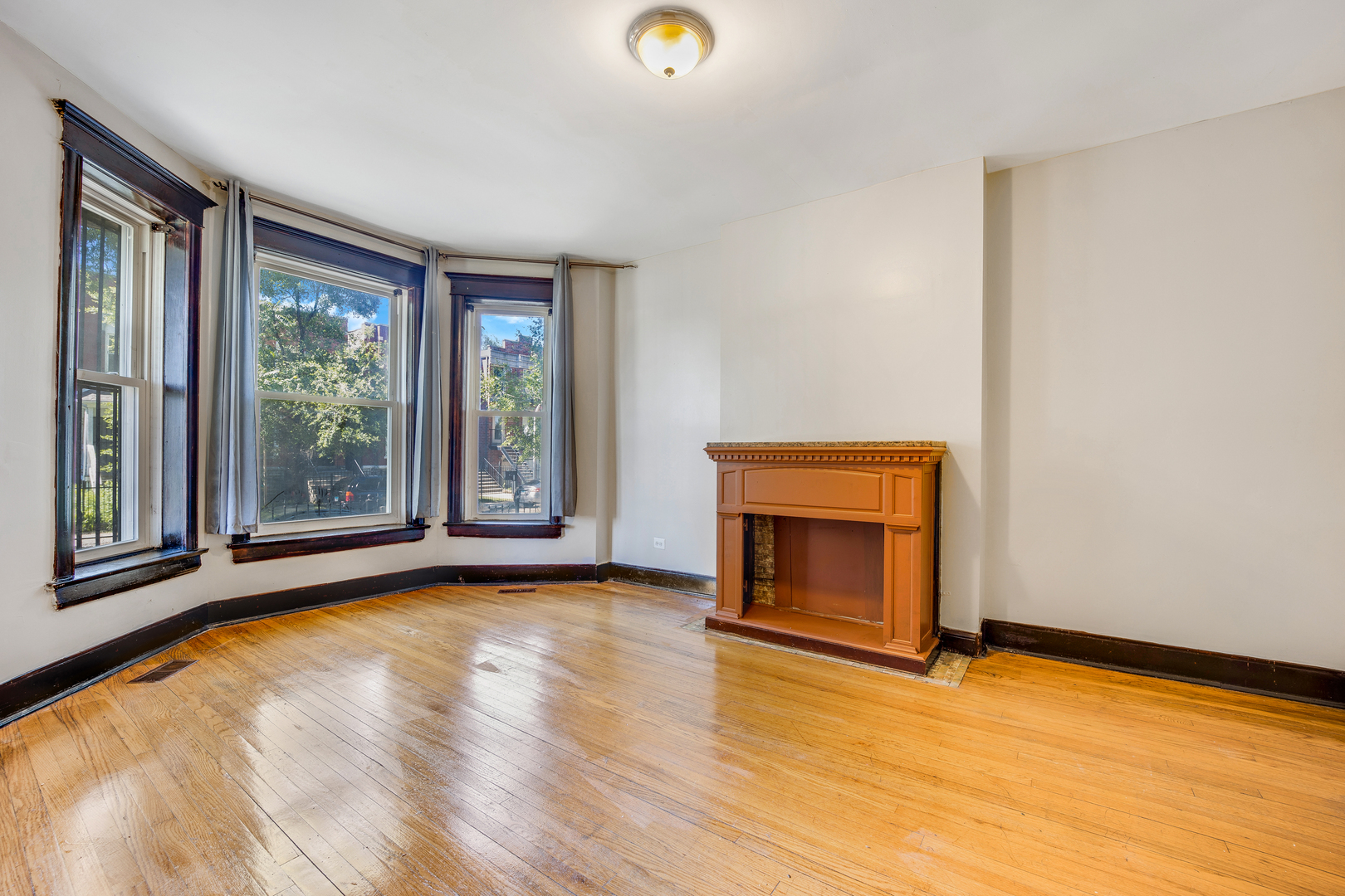 2714 W Lexington Street Property Photo 3