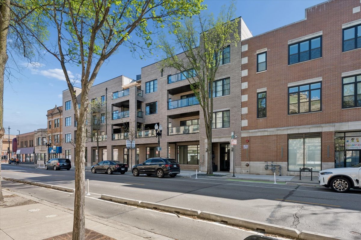 4537 N Clark Street 3C Property Photo 1