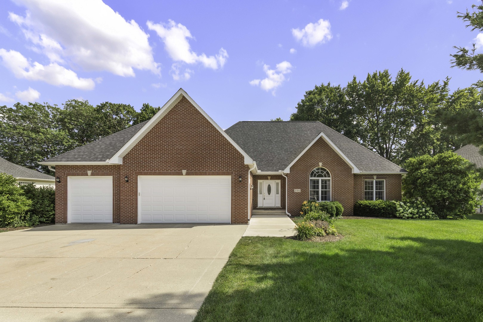 406 E Knights Road Property Photo 1